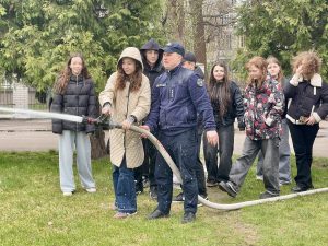 666297617 2163330761169825 5489041428467410732 N